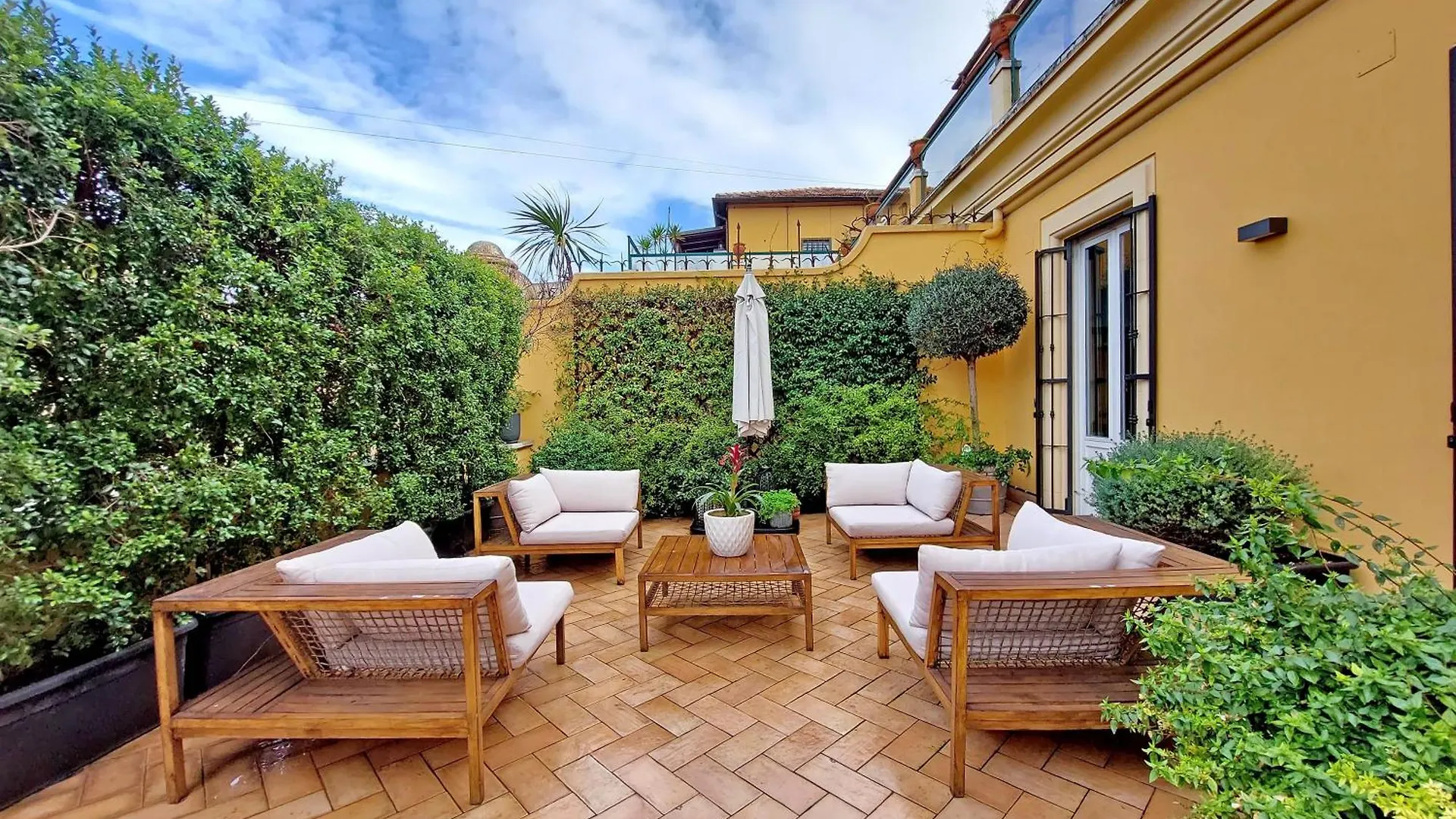 Luxuryterrace Romeapartment联系方式